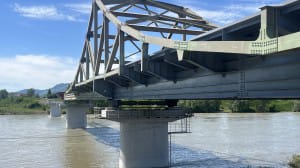 Республика Алтай: готовность моста через реку Катунь на подъезде к Платово составляет 60 %